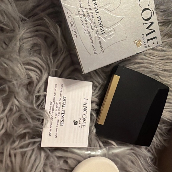 Lancome Dual Finish Foundation - Black and Gold - Picture 1 of 3